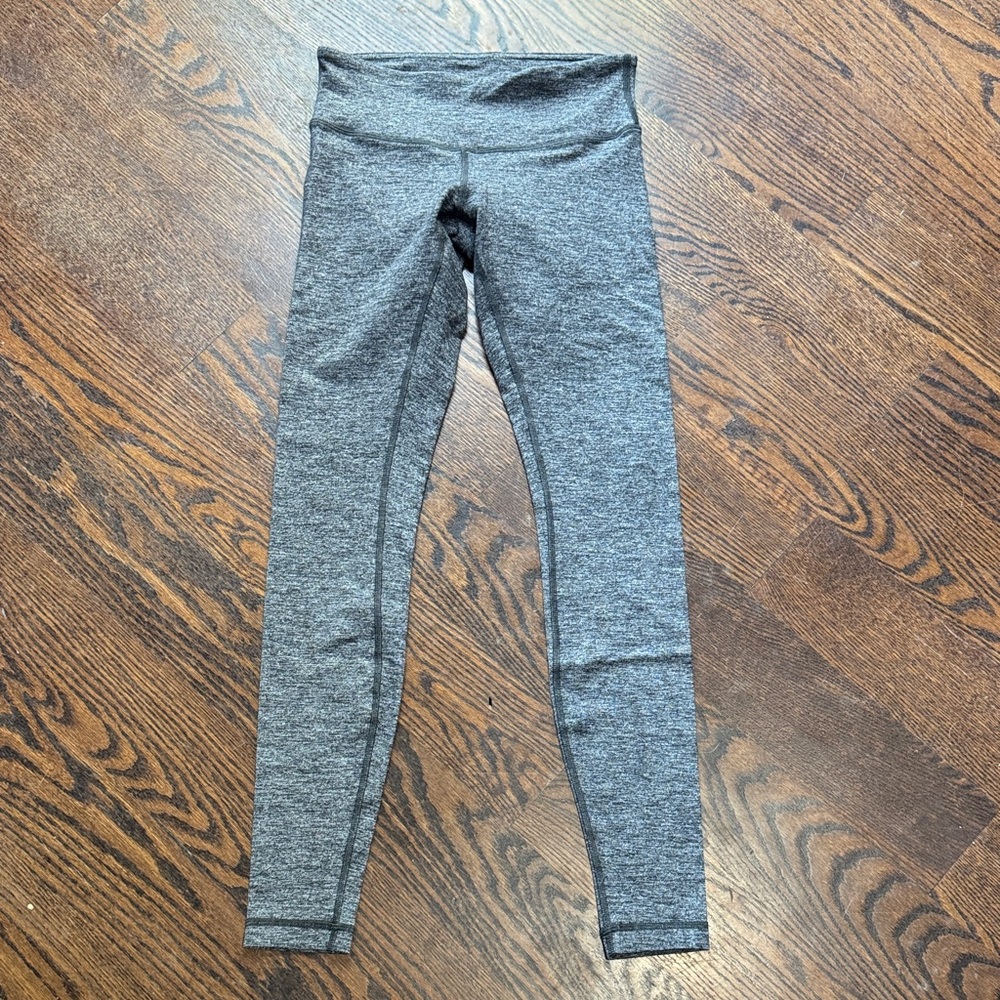Lululemon size 4 leggings gray/blk